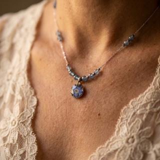 Naszyjnik z żywicy Aura z suszoną niezapominajką i akwamarynem - srebrny