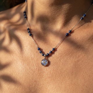 Naszyjnik z żywicy Aura z suszoną niezapominajką i lapis lazuli - srebrny