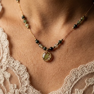 Naszyjnik z żywicy Aura z suszoną paprocią i agatem indyjskim