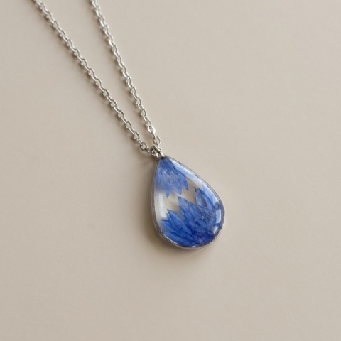 Naszyjnik z żywicy Chabry srebrzyste kropla