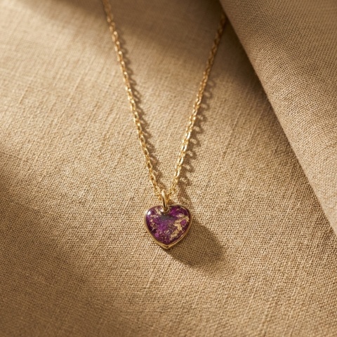 Naszyjnik z żywicy Mini serce Płatki piwonii