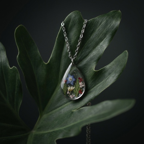 Naszyjnik z żywicy Łączka srebrny