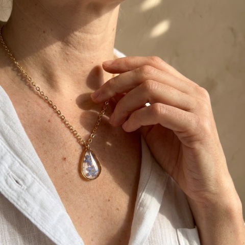 Naszyjnik z żywicy kropla Niezapominajki duet złoty