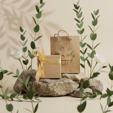 Naszyjnik z żywicy z kamieniami Florastone Płatki róży, granat