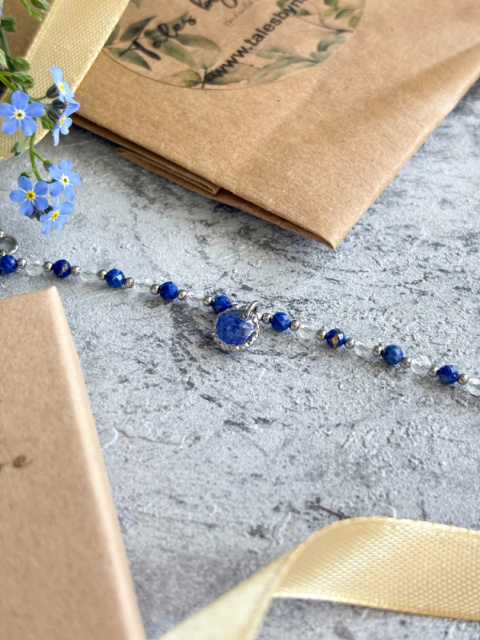 Bransoletka z kamieniami naturalnymi i zawieszką z żywicy BLASKI Lapis lazuli i chaber srebrzysta 2 Bransoletka z kamieniami naturalnymi i zawieszką z żywicy BLASKI Lapis lazuli i chaber srebrzysta 2