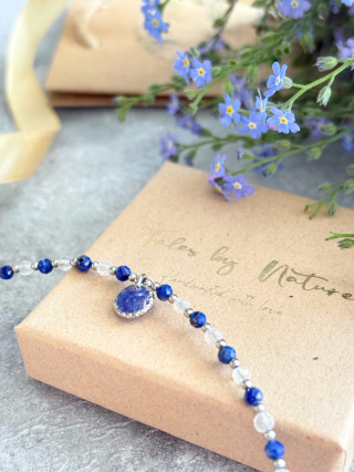 Bransoletka z kamieniami naturalnymi i zawieszką z żywicy BLASKI Lapis lazuli i chaber srebrzysta 2