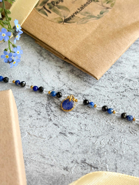 Bransoletka z kamieniami naturalnymi i zawieszką z żywicy BLASKI Lapis lazuli i chaber złocista Bransoletka z kamieniami naturalnymi i zawieszką z żywicy BLASKI Lapis lazuli i chaber złocista