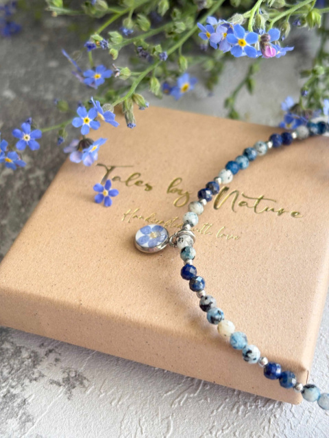 Naszyjnik z żywicy z kamieniami Florastone Niezapominajka, k2 i lapis lazuli Naszyjnik z żywicy z kamieniami Florastone Niezapominajka, k2 i lapis lazuli