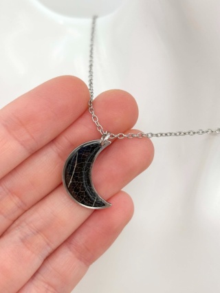 Naszyjnik z żywicy Księżyc Czarna Esencja liścia