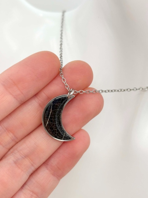 Naszyjnik z żywicy Księżyc Czarna Esencja liścia