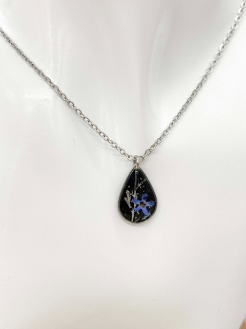 Naszyjnik z żywicy Niezapominajki i biała paproć srebrzysta kropla