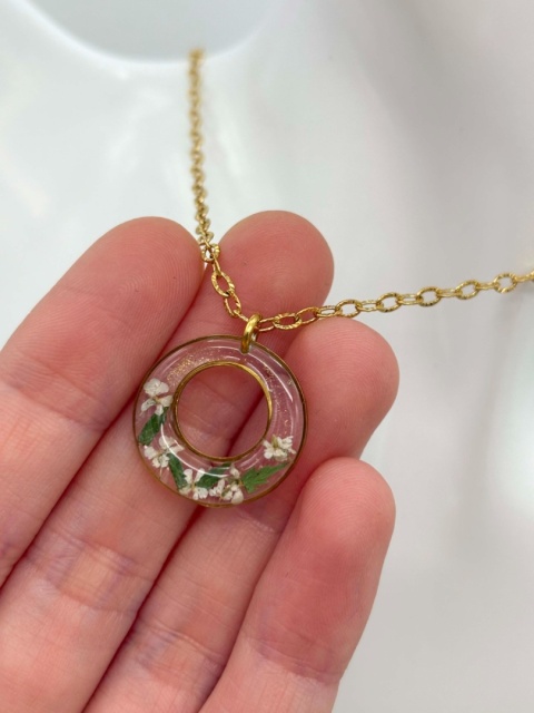 Naszyjnik z żywicy Paproć i kwiaty dzikiej marchwi