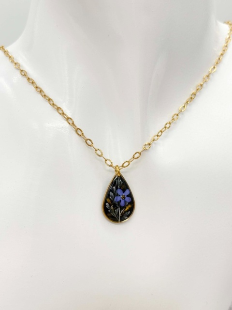 Naszyjnik z żywicy Niezapominajki i biała paproć złocista kropla