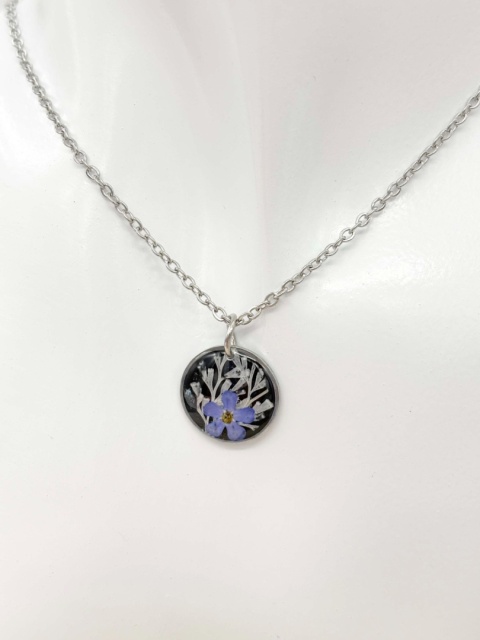 Naszyjnik z żywicy Niezapominajki i biała paproć