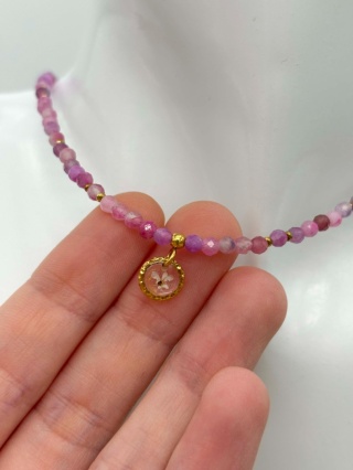 Naszyjnik z żywicy z kamieniami Florastone Dzika marchew i różowy turmalin