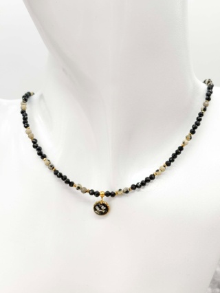 Naszyjnik z żywicy z kamieniami Florastone Dzika marchew , czarny turmalin i jaspis dalmatyński