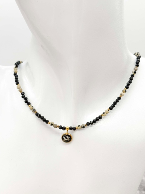 Naszyjnik z żywicy z kamieniami Florastone Dzika marchew , czarny turmalin i jaspis dalmatyński