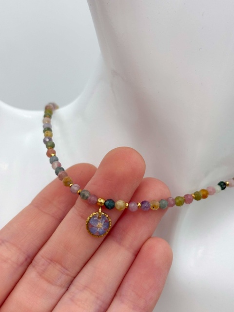 Naszyjnik z żywicy z kamieniami Florastone Niezapominajka i kolorowy turmalin