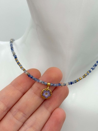 Naszyjnik z żywicy z kamieniami Florastone Złocista niezapominajka i jaspis blue