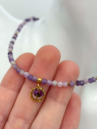 Naszyjnik z żywicy z kamieniami Florastone Smagliczka i lapidolit