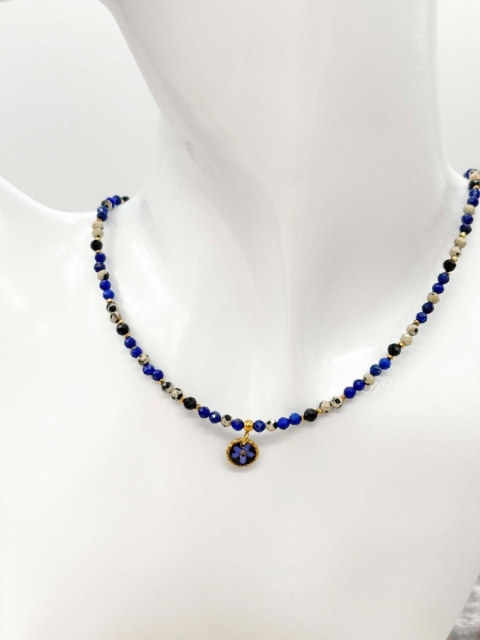 Naszyjnik z żywicy z kamieniami Florastone Niezapominajka lapis lazuli jaspi dalmatyński