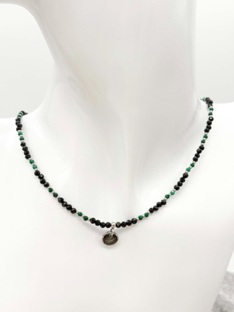 Naszyjnik z żywicy z kamieniami Florastone Esencja liścia i i turmalin i malachit