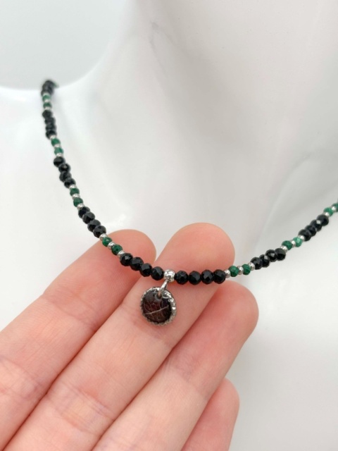 Naszyjnik z żywicy z kamieniami Florastone Esencja liścia i i turmalin i malachit