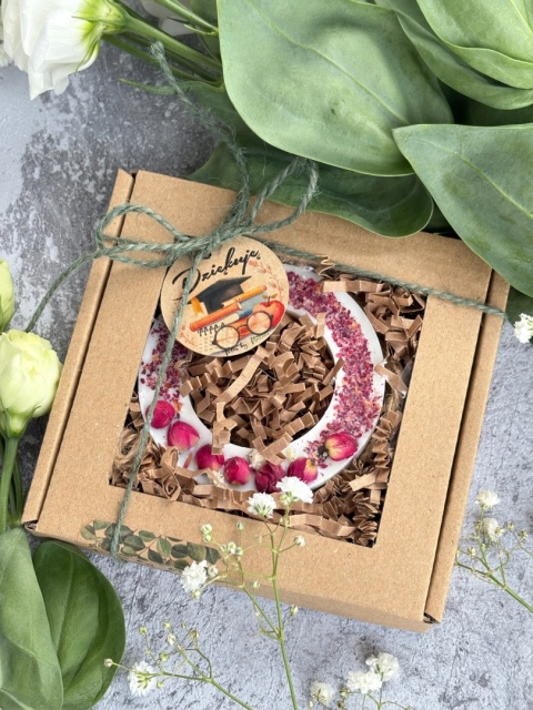 Różana naturalna sojowa zawieszka zapachowa super prezent dla nauczyciela bilecik do wyboru Różana naturalna sojowa zawieszka zapachowa super prezent dla nauczyciela bilecik do wyboru