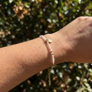 Bransoletka z kamieniami naturalnymi i zawieszką z żywicy BLASKI Cytryn i złociste kwiaty dzikiej marchwi