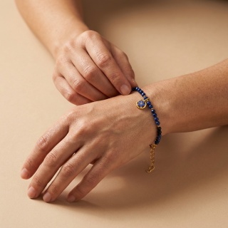 Bransoletka z kamieniami naturalnymi i zawieszką z żywicy BLASKI Lapis lazuli, turmalin i niezapominajka złocista