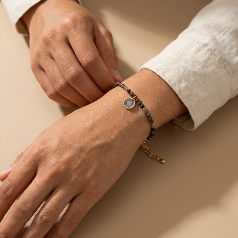 Bransoletka z kamieniami naturalnymi i zawieszką z żywicy BLASKI pietersyt i niezapominajka