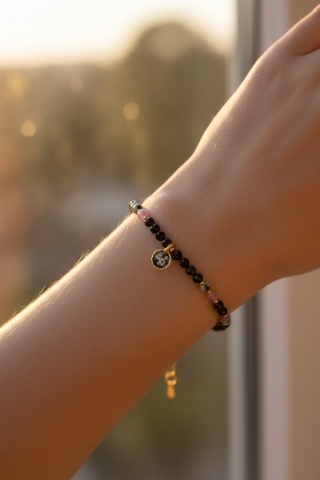 Bransoletka z kamieniami naturalnymi i zawieszką z żywicy BLASKI turmalin jaspis dalmatyński lapis lazuli kwiaty dzikiej marchwi