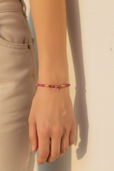 Bransoletka z kamieniami naturalnymi i zawieszką z żywicy BLASKI turmalin różowy, cytryn i złociste kwiaty dzikiej marchwi