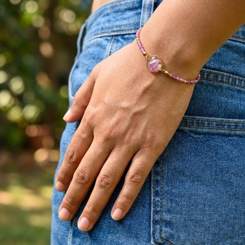 Bransoletka z żywicy z kamieniami Florastone Różowe chabry, cytryn i turmalin różowy