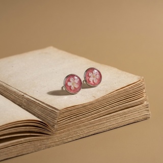 Kolczyki sztyfty Srebrzyste białe niezapominajki w różu