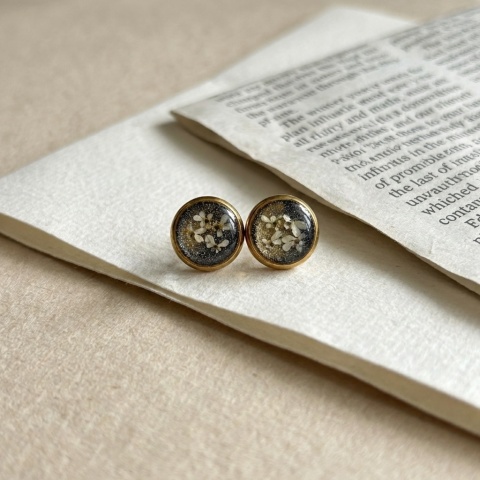 Kolczyki sztyfty z żywicy Aurora Złota Cisza dzika marchew– złote