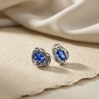 Kolczyki sztyfty z żywicy z zatopionymi kwiatami Rozkwit geometryczne chabry srebrne