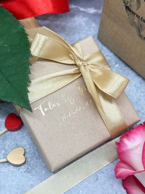 Kolczyki z żywicy z kamieniami naturalnymi GLAM Płatki róży i granat