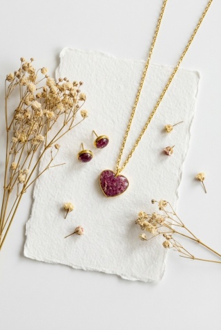 Komplet biżuterii z żywicy Złociste serce Płatki piwonii