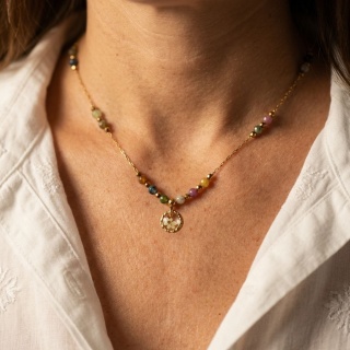 Naszyjnik z żywicy Aura z kwiatem dzikiej marchwi i turmalinem kolorowym