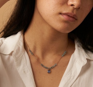 Naszyjnik z żywicy Aura z suszoną niezapominajką i topazem