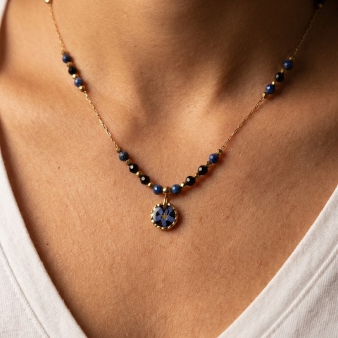 Naszyjnik z żywicy Aura z suszoną niezapominajką, lapis lazuli i turmalinem