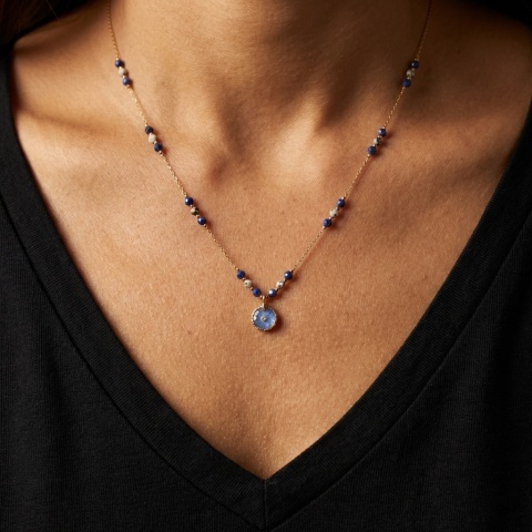 Naszyjnik z żywicy Aura z suszoną niezapominajką, lapis lazuli i jaspisem dalmatyńskim