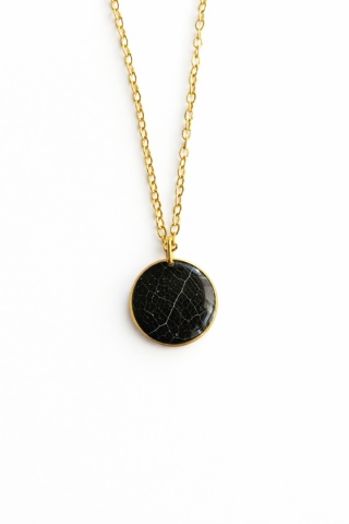 Naszyjnik z żywicy Czarnaa Esencja liścia