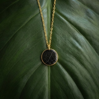 Naszyjnik z żywicy Czarnaa Esencja liścia