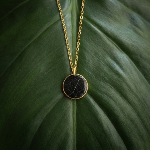 Naszyjnik z żywicy Czarnaa Esencja liścia