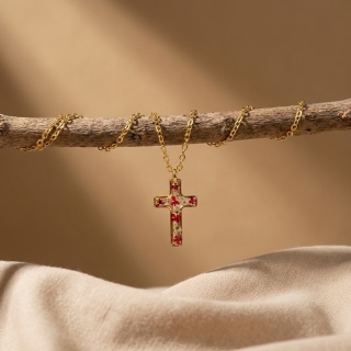 Naszyjnik z żywicy Czerwony krzyżyk