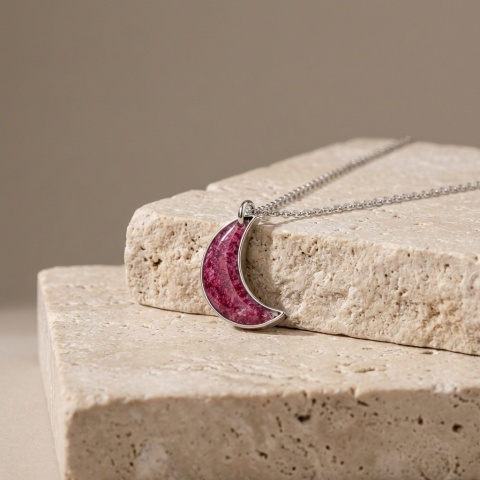 Naszyjnik z żywicy Księżyc Srebrzyste Płatki piwonii