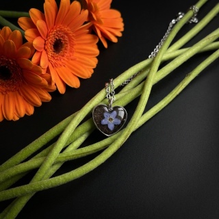 Naszyjnik z żywicy Magiczna niezapominajka