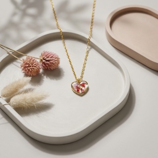 Naszyjnik z żywicy Magiczne czerwone smagliczki